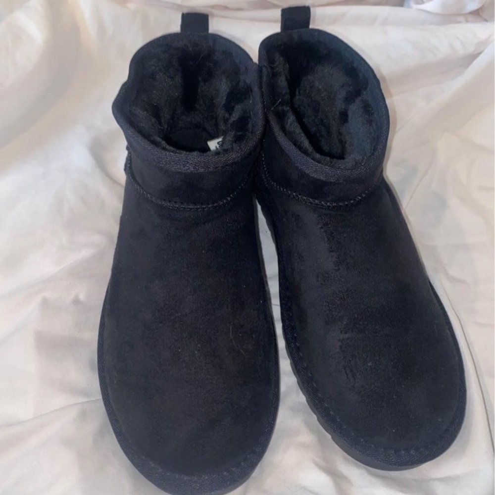 Cushionaire Memory Foam Black Furry Short Boots 1… - image 1